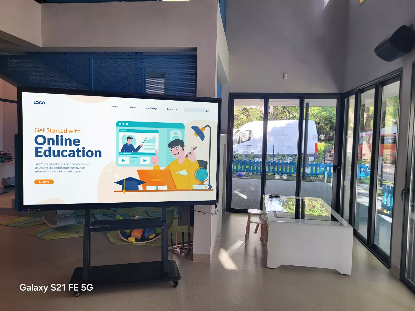 retail displays and signage