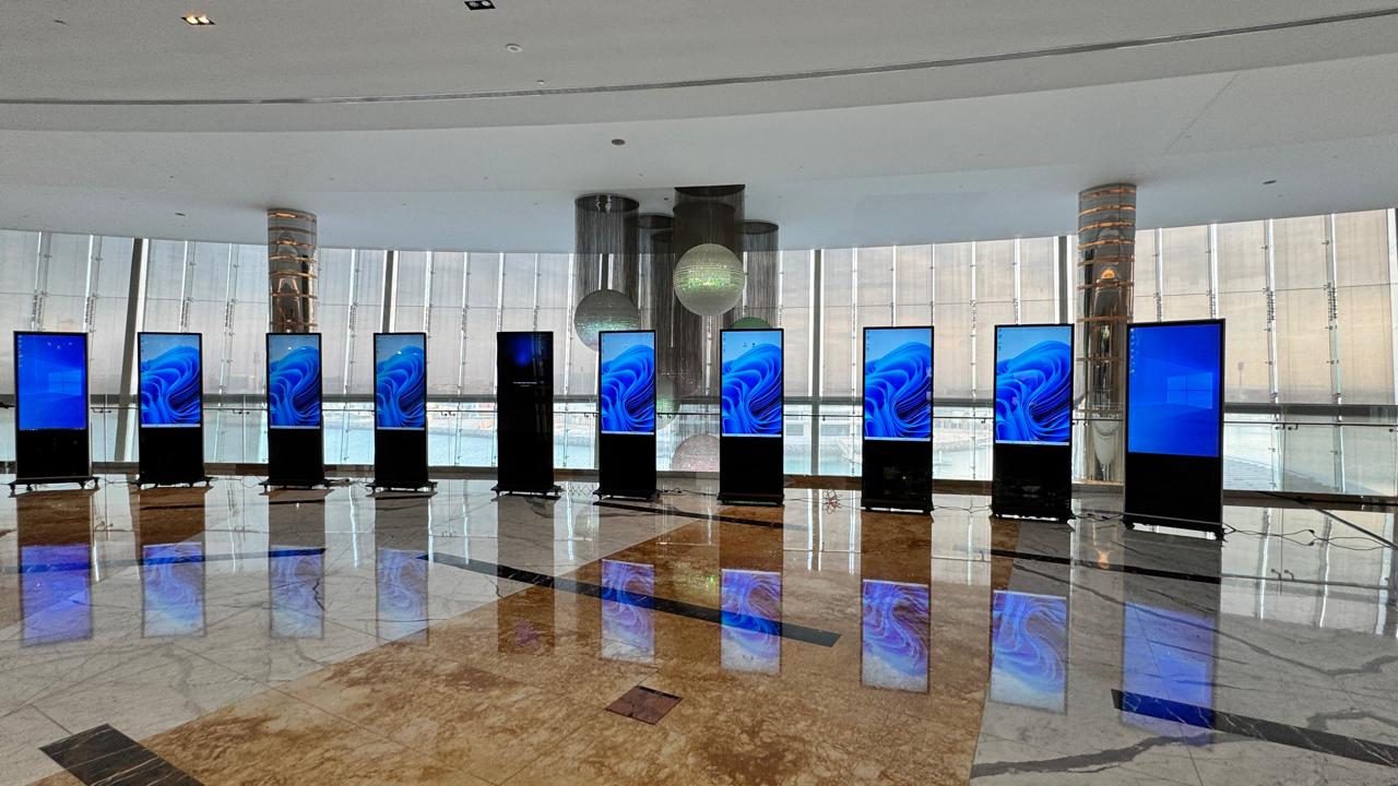 display screens advertising