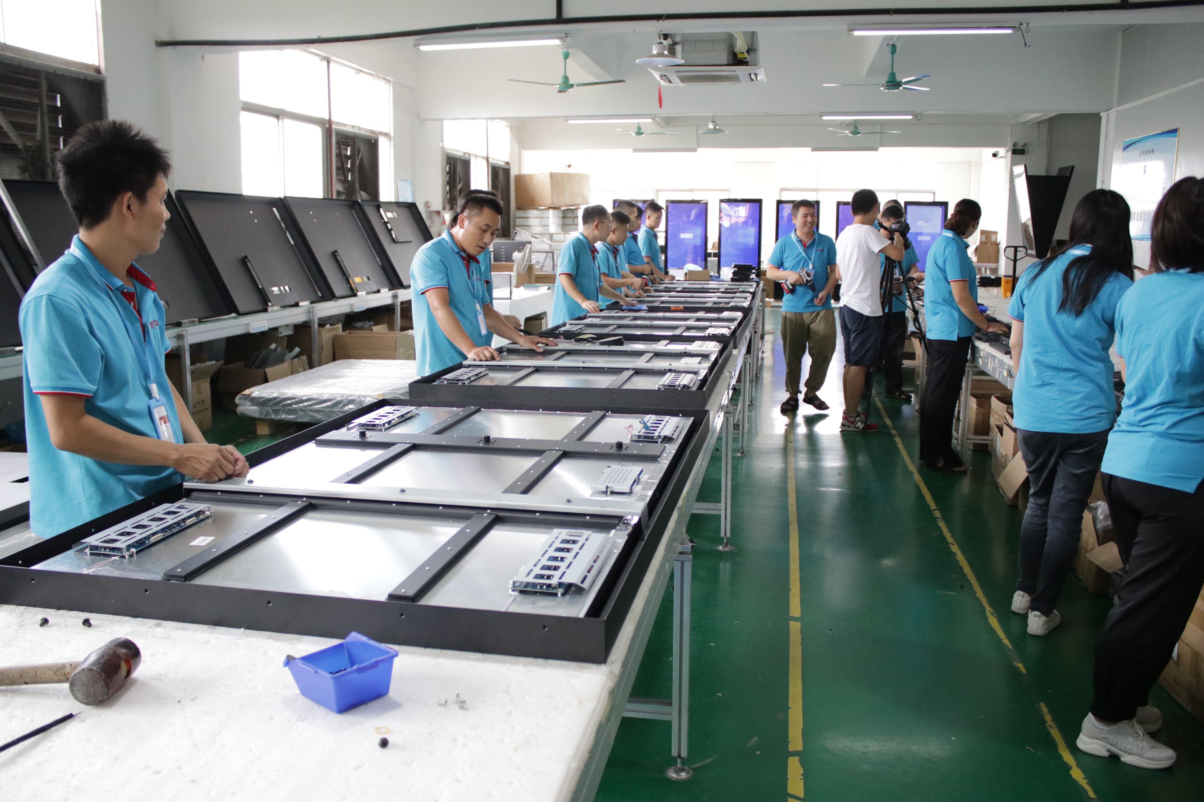 digital signage supplier