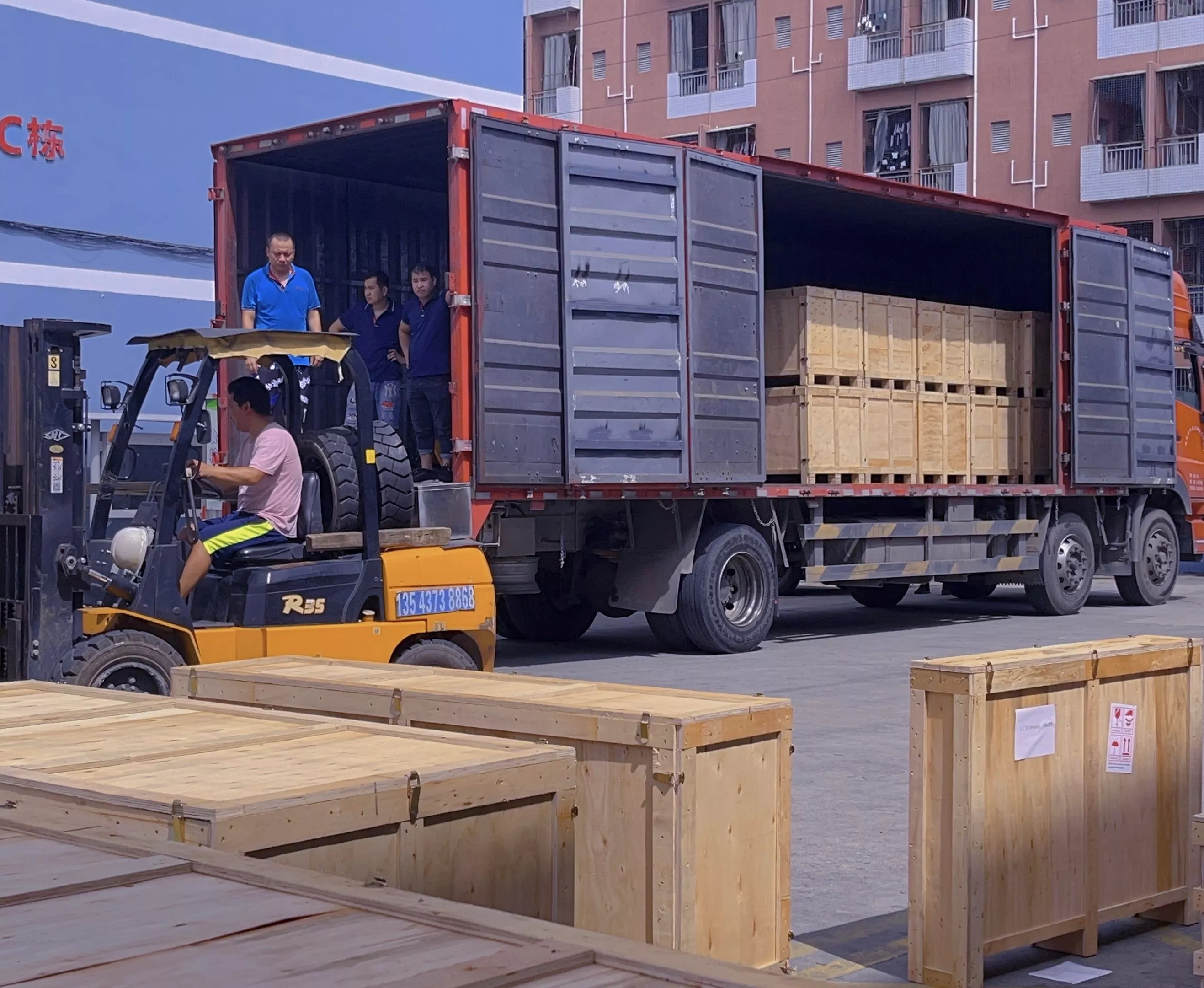 advertising display shipping