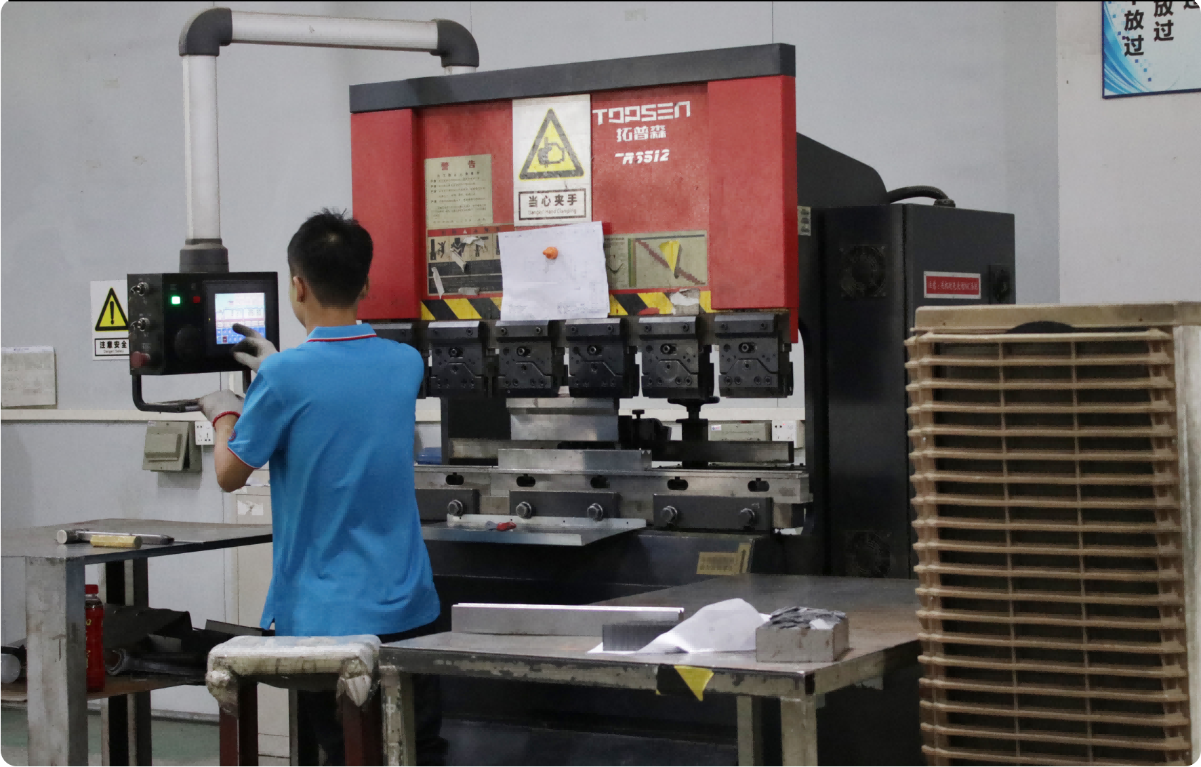 LCD digital signage supplier